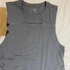 Women’s athletic top